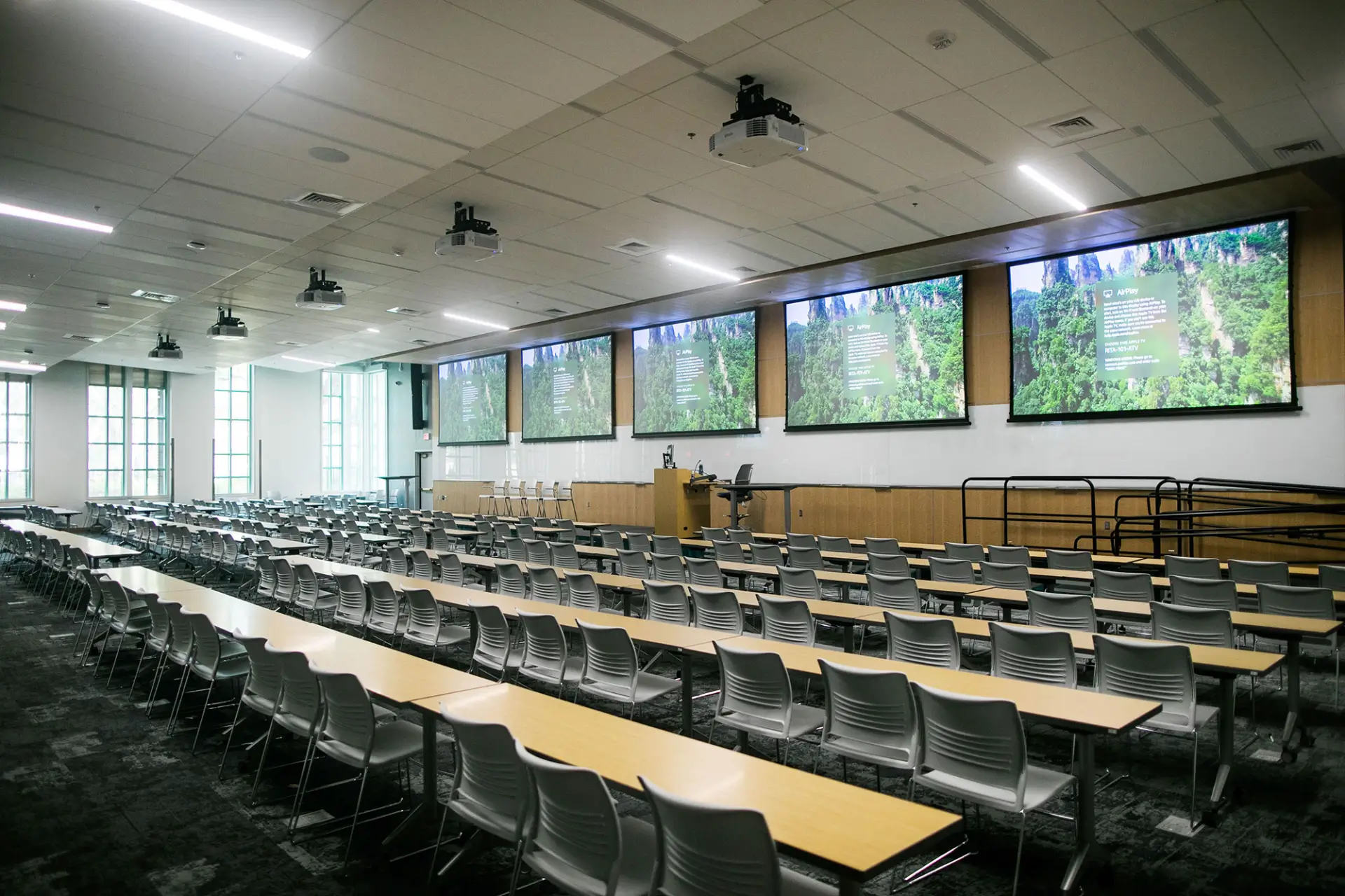 SI 5 Series Motorized - College of Charleston