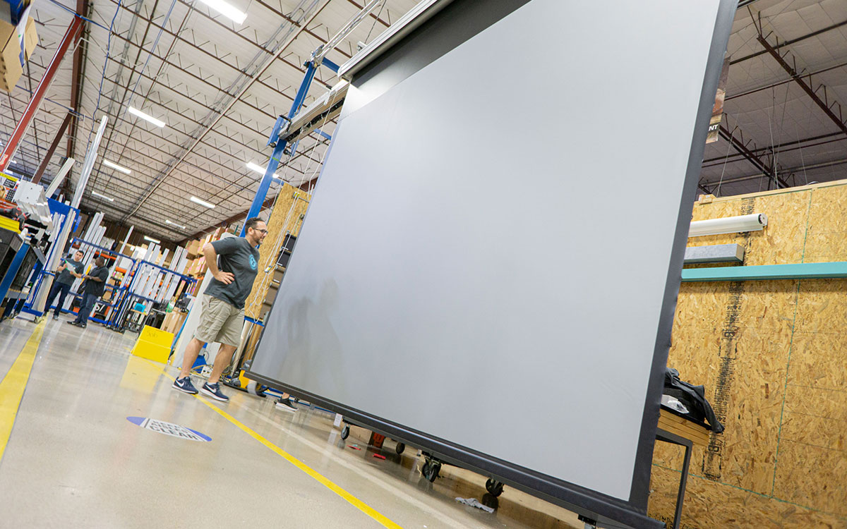 SI Expands Motorized Screen Line with New Low-Voltage, Zigbee 3.0, and Extra-Large Sizes