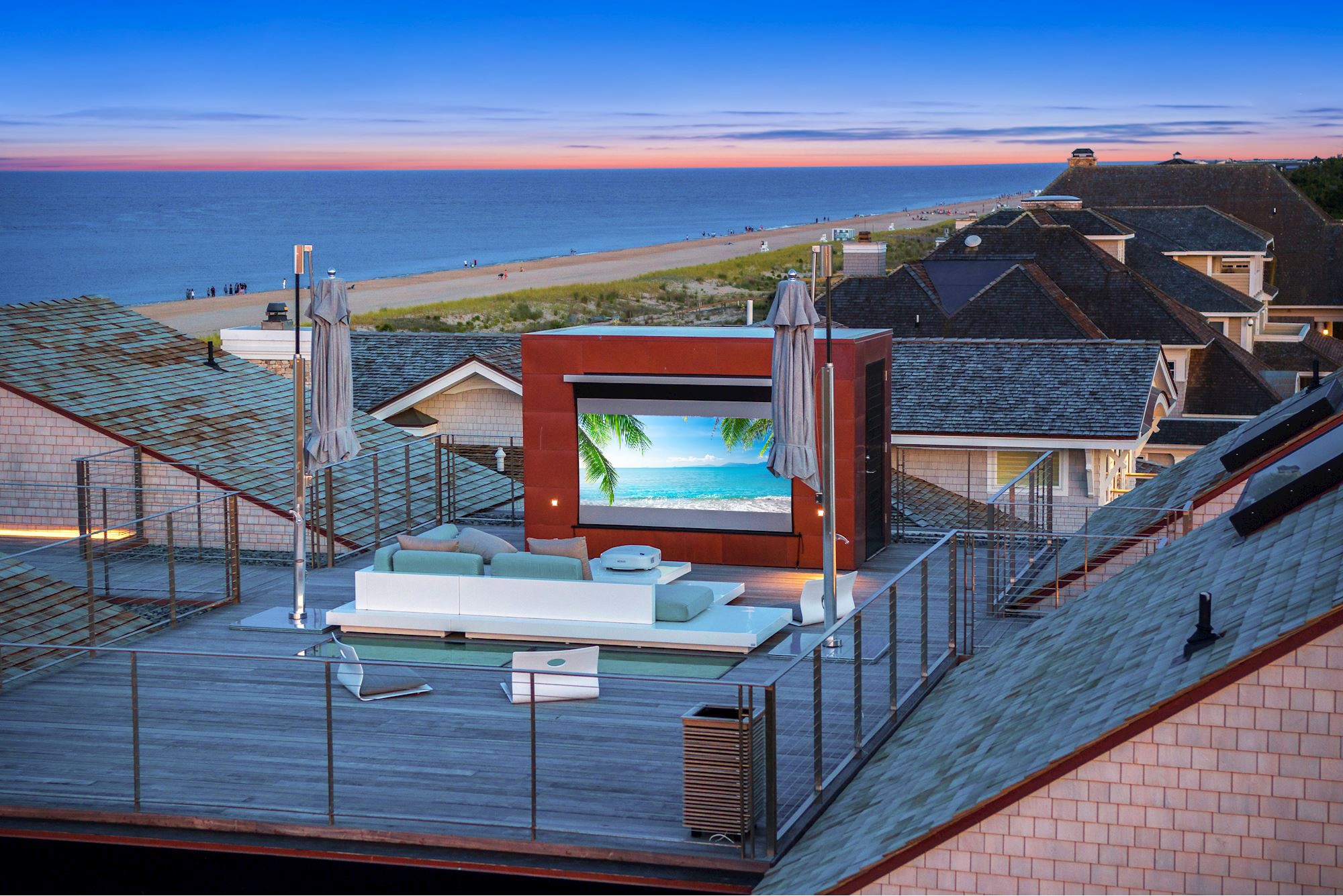 Solo Pro 2 Screen Turns Rooftop Deck into an Outdoor Cinema
