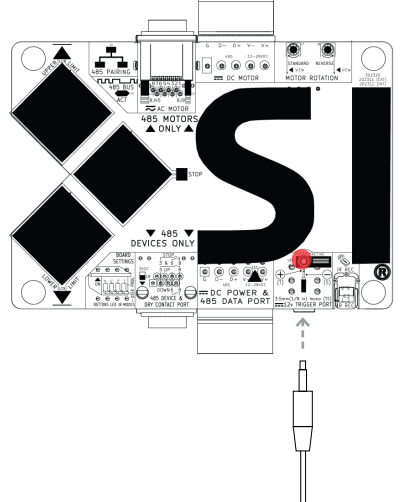 MOAB control board with arrow indicating 3.5mm trigger port connection at bottom